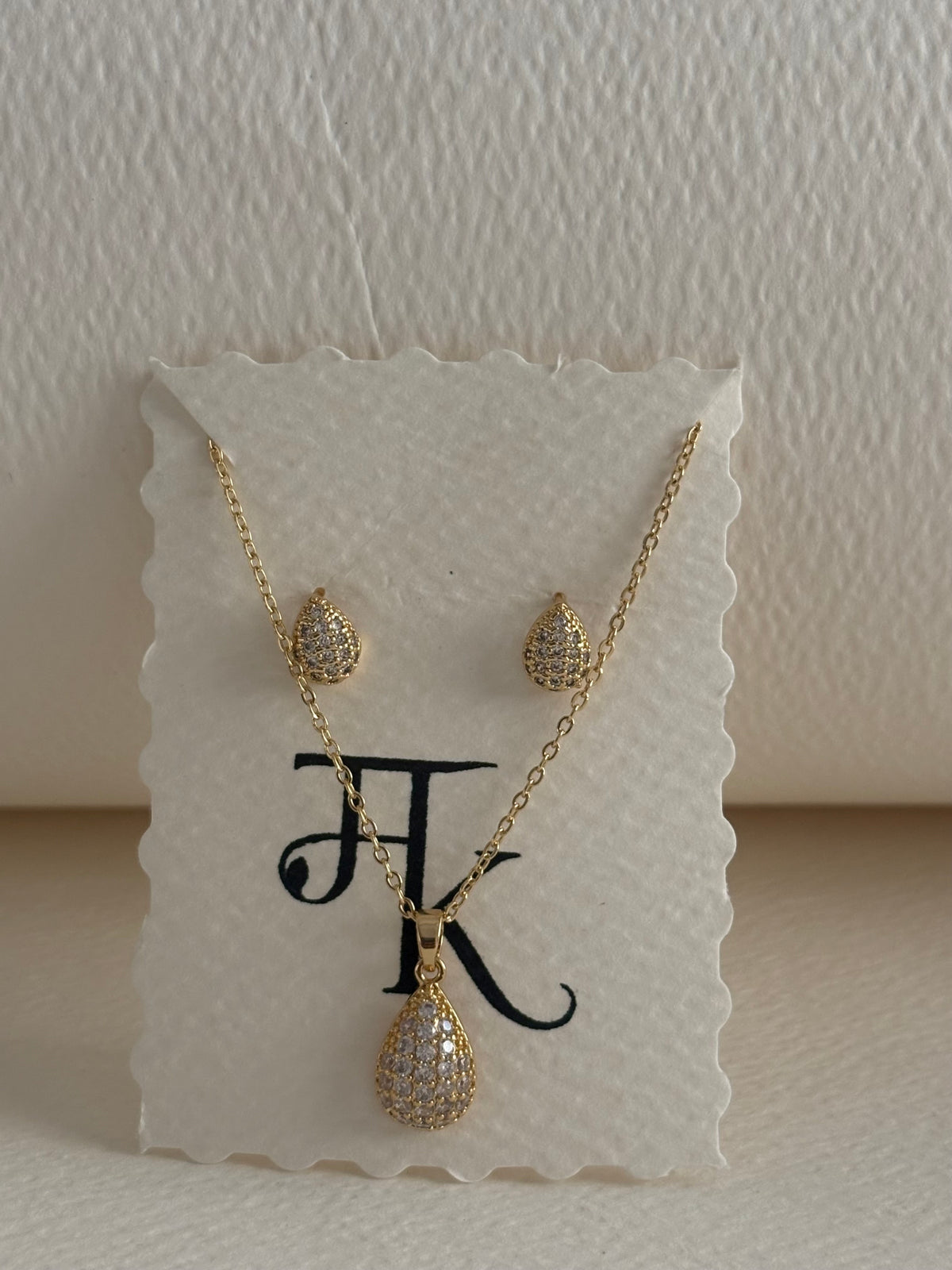 The Golden Dewdrop Pavé Set