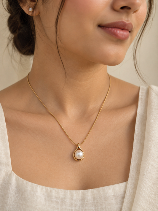 The Solis Teardrop Necklace