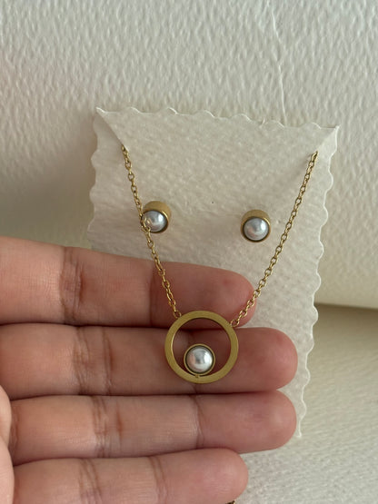 The Pearl Orbit Necklace Set