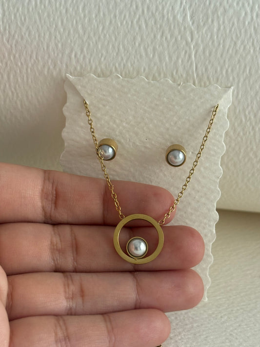 The Pearl Orbit Necklace Set