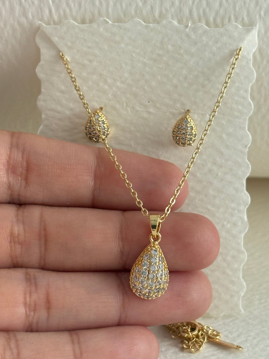 The Golden Dewdrop Pavé Set