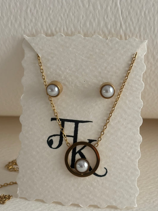The Pearl Orbit Necklace Set